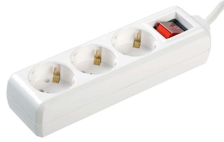 Изображение Удлинитель 3х1.5м с заземл. 16А IP20 У03К 2P+PE 250В ПВС 3х1 с выкл. IEK WYP10-16-03-01-ZK-17