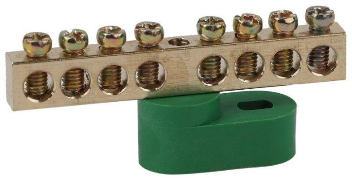 Изображение Шина PE "земля" на одном угловом изоляторе ШНИ-6х9-8-У1 зел. NO-222-103-1 ЭРА Б0044152