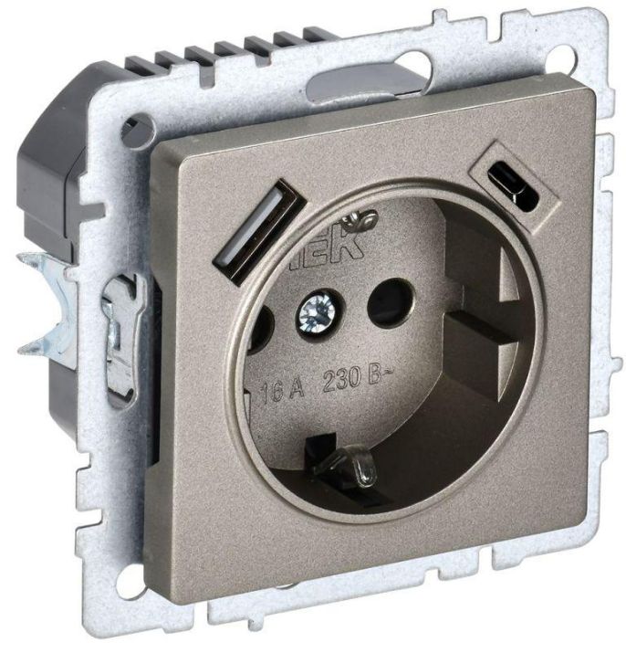 Изображение Розетка BRITE РЮш11-1-БрШ 16А с USB A+C 18Вт с заземл. защ. шторки шампань IEK BR-R14-16-U22-018-K37