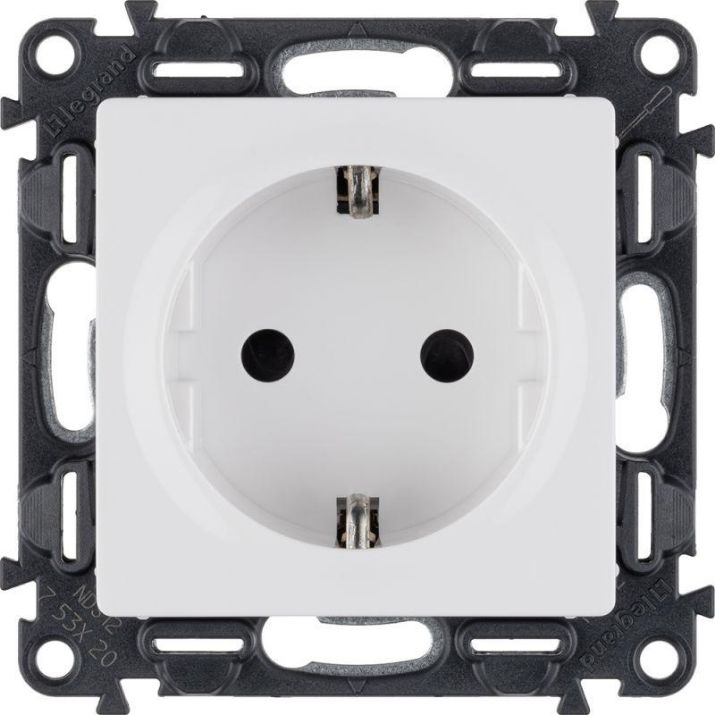 Изображение Розетка 1-м СП Valena Life 16А IP20 250В 2P+E защ. шторки безвинт. клеммы с лицев. панелью механизм бел. Leg 753420