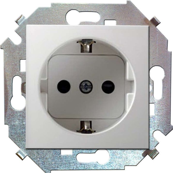 Изображение Розетка 1-м СП Simon15 16А IP20 250В с заземл. Schuko защ. шторки винт. клеммы механизм бел. Simon 1591443-030