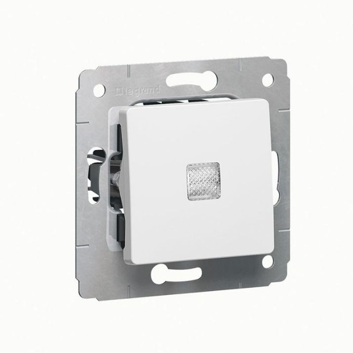 Изображение Выключатель 1-кл. СП Cariva 10А IP20 с подсветкой бел. (DIY-упак.) Leg 695931